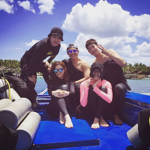 Bức ảnh nhóm lặn biển gây ngỡ ngàng của Kim Go Eun.