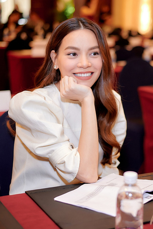 Cô xuất hiện rạng rỡ dù không sánh đôi cùng bạn trai Kim Lý.