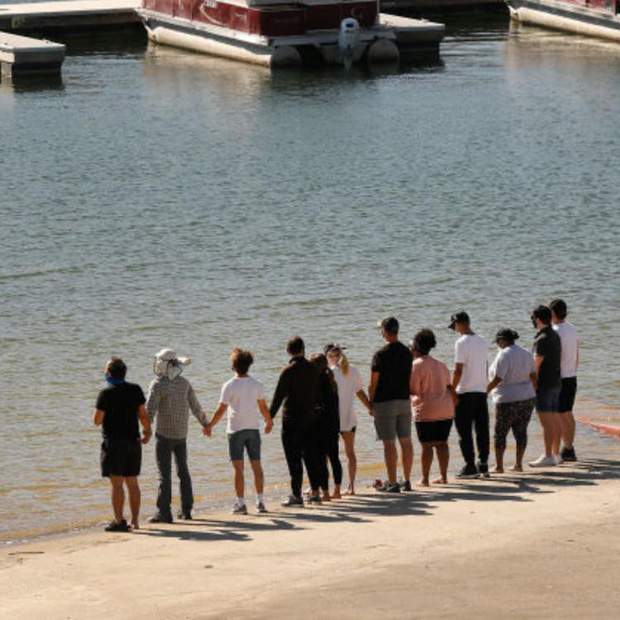 Dàn sao Glee có mặt tại hồ Piru cùng gia đình Naya