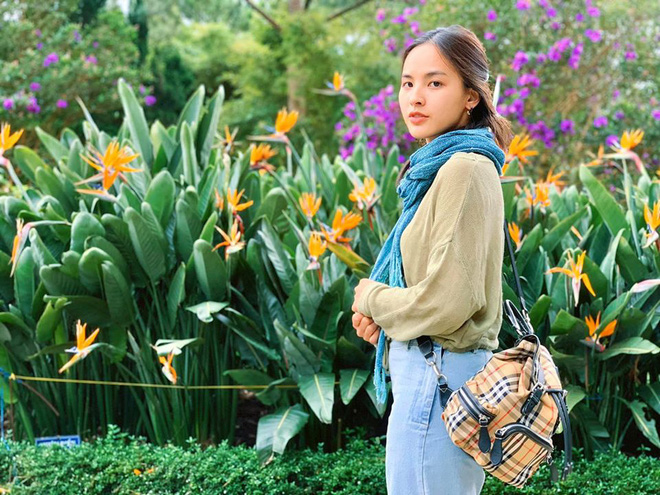 Phong cách đời thường của cô nàng rất giản dị