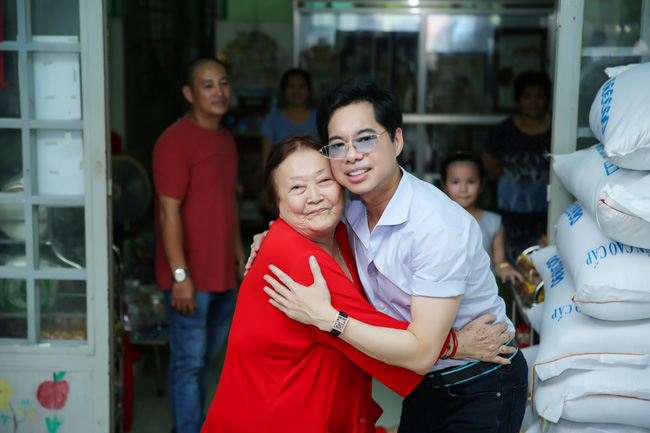 Ngọc Sơn và má Mười.