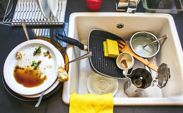 Các gia đình nên giặt sạch giẻ rửa bát, miếng bọt biển 1 lần/tuần và nên thay mới chúng.