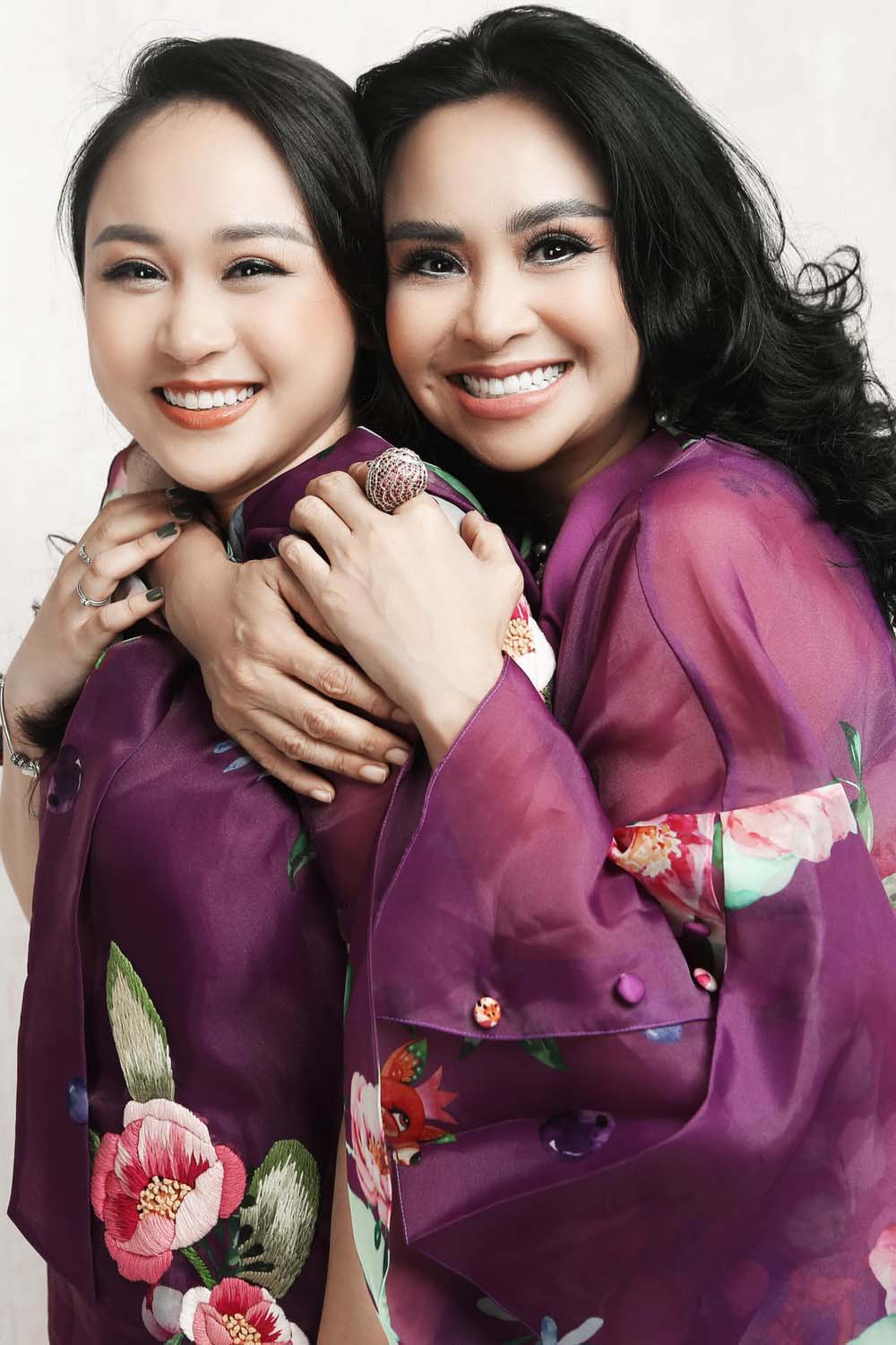 Hình ảnh Thanh Lam cùng con gái Thiện Thanh trong bộ ảnh vừa chia sẻ.