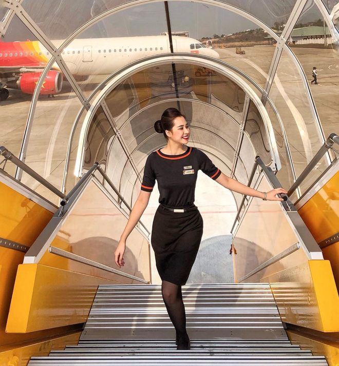 Linh sở hữu vóc dáng thon thả cùng chiều cao 1m69