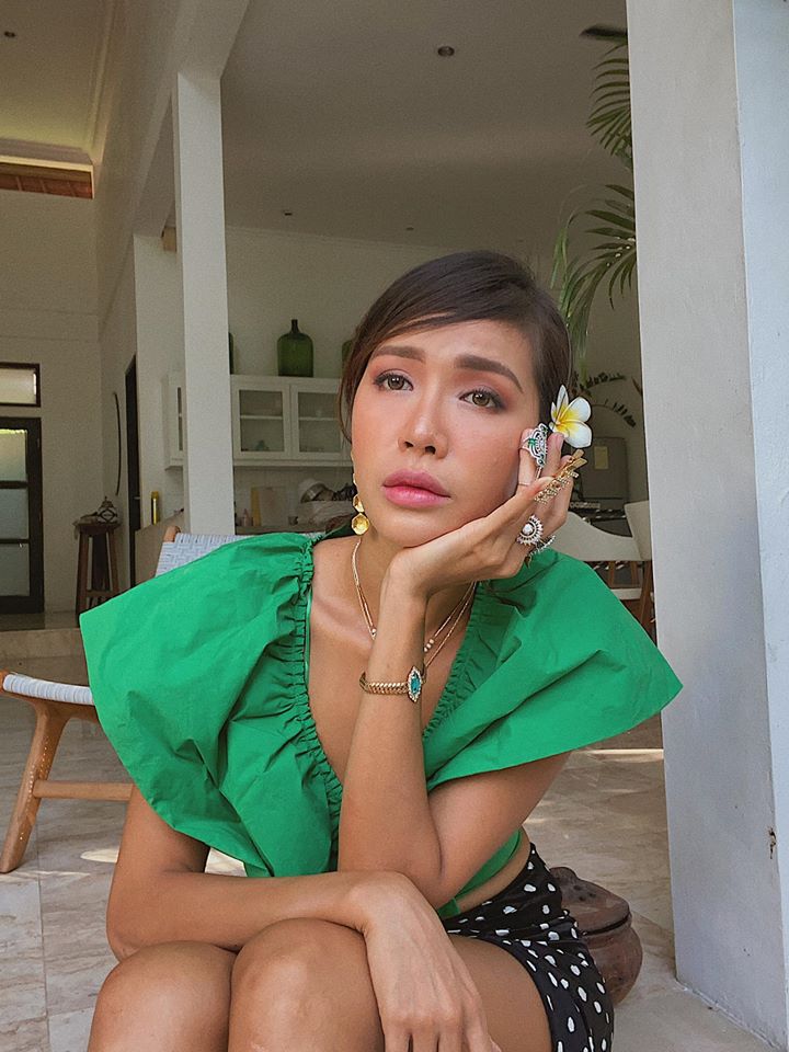 Chuyến đi 4 ngày của Minh Tú bất đắc dĩ kéo dài... 4 tháng.