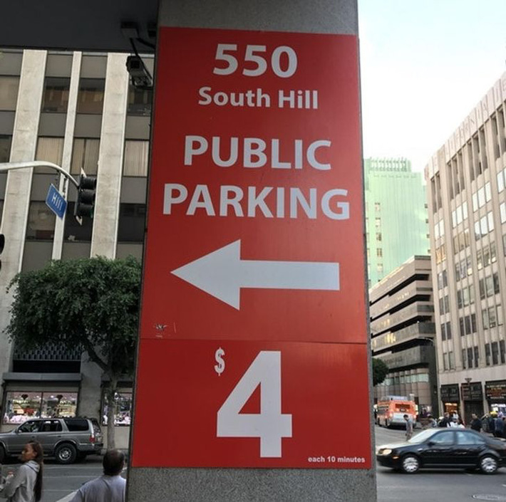 Mở to mắt, đeo kính lão vào cho chắc cú cũng được, đi đỗ xe phí 4 đô la, nhưng không được bỏ qua dòng chữ nhỏ bên dưới nha, là 