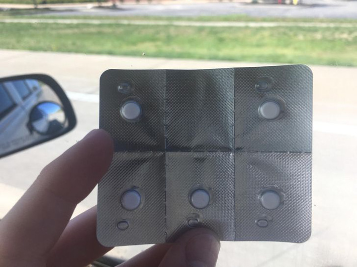 Viên thứ 6 chắc bị rơi ra rồi?