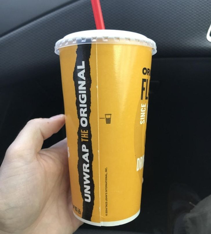 Gọi là cafe đá hay đá cafe cho hợp nhỉ mọi người ơi (khi mà lượng đá chiếm hơn nửa thế kia)?