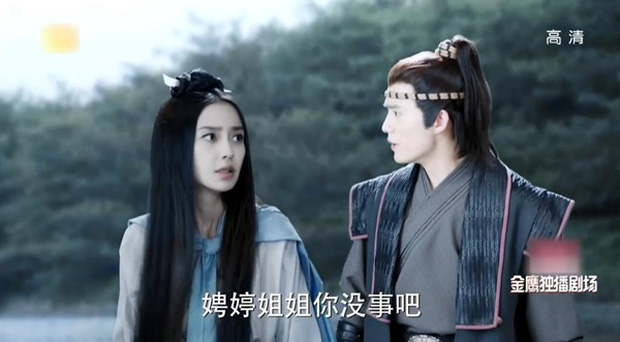 Cô cũng từng bị chỉ trích lạm dụng diễn viên đóng thế và kỹ xảo cắt ghép quá đà trong phim dù đã nhận cát xê cực khủng.