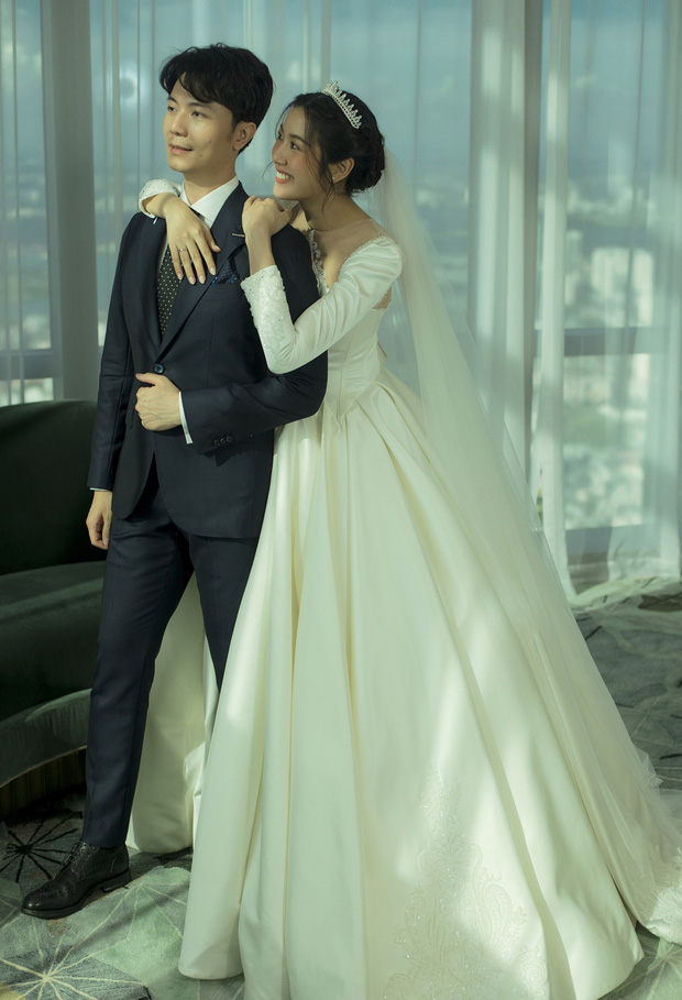 Với những gì đang có, khi về chung một nhà, vợ chồng Thuý Vân và doanh nhân Nhật Vũ sẽ có thể thoải mái tận hưởng cuộc sống, xây dựng tổ ấm riêng và nuôi dạy, chăm sóc con cái của mình một cách chu đáo nhất.