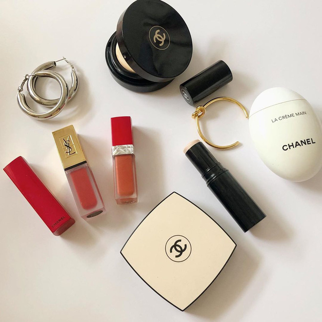 Không thiếu hàng hiệu