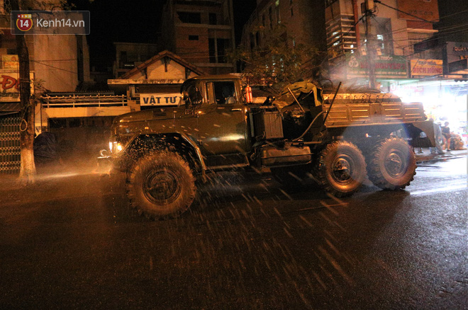 Theo Đại tá Ngô Tiến Sỹ - Chủ nhiệm Cục Hậu cần (Quân khu 5), lực lượng quân đội đã sử dụng 3 tạ hoá chất Chloramin B để phun khử khuẩn 70.000 m2 tại Bệnh vện Đà Nẵng và 17.000 m2 tại Bệnh viện C, chưa tính diện tích phun phủ trên các tuyến đường bao quanh khu vực này.