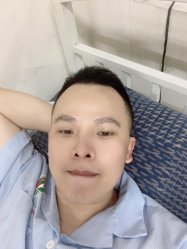 Trước đó, Vũ Khắc Tiệp từng trải qua 5 lần cách ly: Từ tự cách ly sau khi đi Ý về, cách ly tập trung ở Cát Lái (Quận 2) do phát hiện ca nhiễm thứ 17, cách ly do chung cư anh ở bị phong toả và 2 lần cách ly toàn xã hội theo chỉ thị từ cơ quan chức năng.