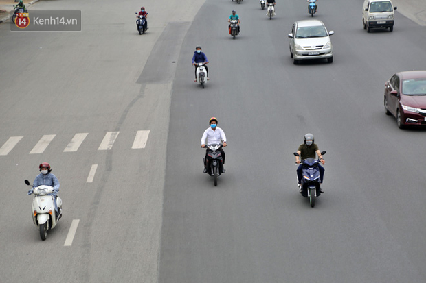 Việc đeo khẩu trang khi ra đường không những đảm bảo sức khoẻ, phòng chống dịch bệnh cho bản thân mà còn cho cả cộng đồng.