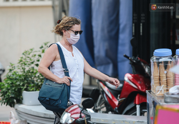 Việc đeo khẩu trang là hành động nhỏ nhưng góp phần lớn vào việc chung tay đẩy lùi dịch bệnh COVID-19.