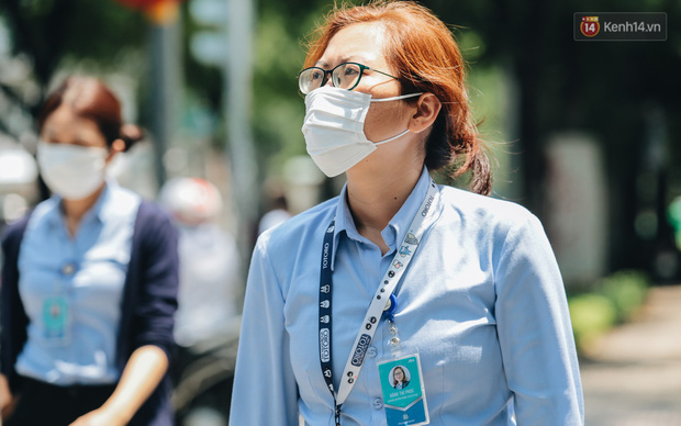 Việc đeo khẩu trang trở thành thói quen hàng ngày của nhiều người.