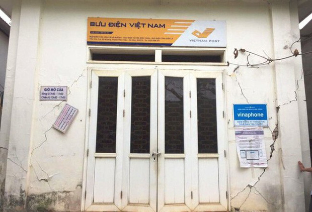 Bưu điện tại UBND xã Na Mường bị nứt tường (Ảnh: Ban Chỉ huy PCTT&TKCN tỉnh Sơn La)