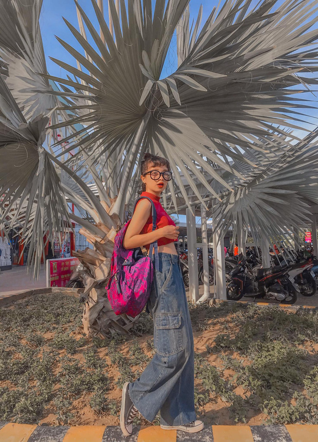 Cô bạn có những outfit rất thú vị