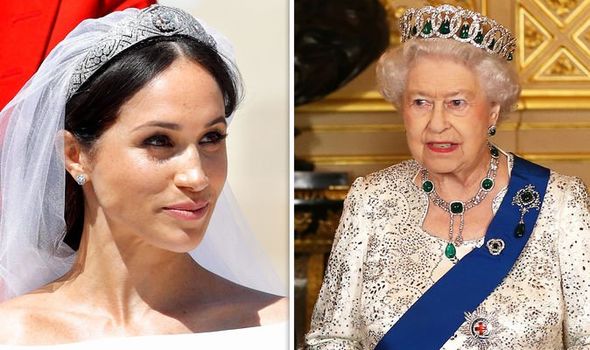Meghan từng dính nghi án mâu thuẫn với Nữ hoàng Anh về vương miện dùng trong ngày cưới.