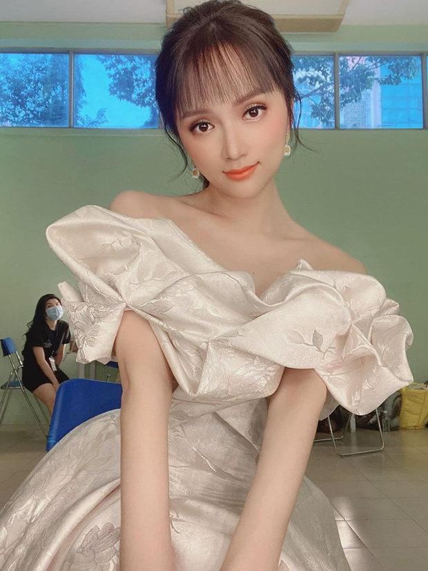 Trước khi chính thức công khai lựa chọn trao hoa cho 