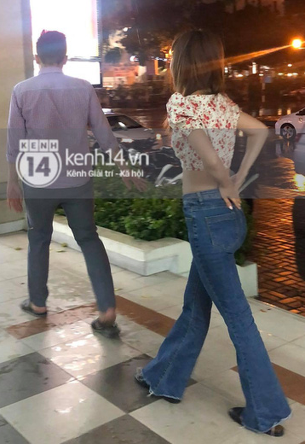 Cũng trong cùng ngày, Sun Ht khoe story đang ăn tối. Tuy nhiên, nếu nhìn vào ai cũng nghĩ Sun Ht chỉ đi ăn một mình thôi. 