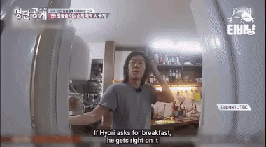 Lee Sang Soon sẵn sàng vào bếp nấu ăn cho vợ, mát xa tận tình cho bà xã.