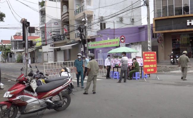 Khu vực bệnh nhân 595 sinh sống được lực lượng chức năng TP Biên Hoà phong tỏa.