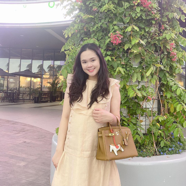 Lên cân thấy rõ khi mang thai nhưng Quỳnh Anh vẫn tươi tắn, rạng rỡ