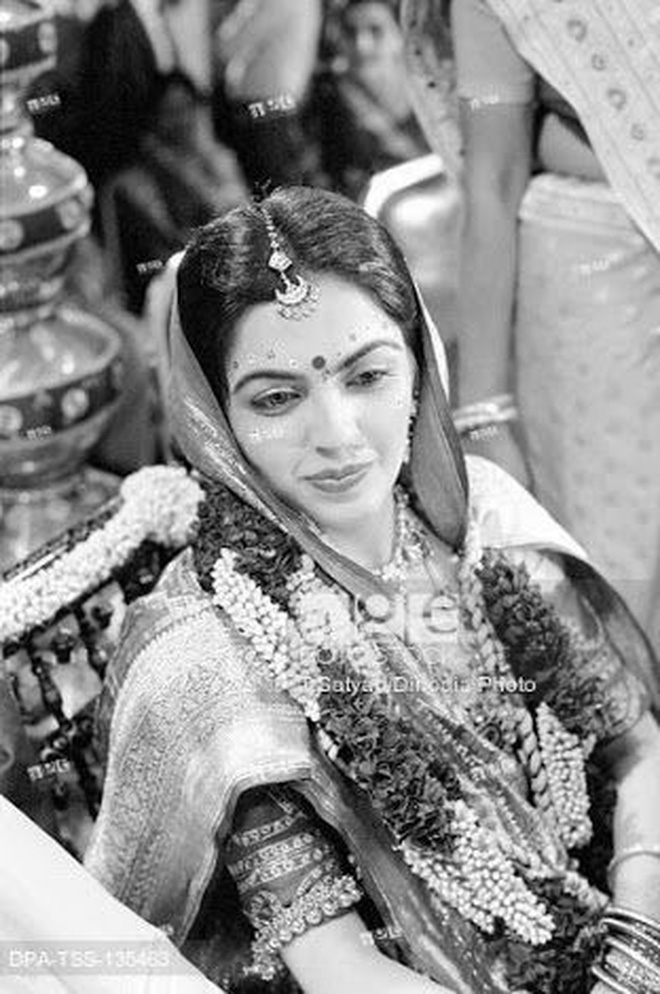 Đám cưới cổ tích của cặp đôi diễn ra 1985 là trái ngọt cho tình yêu chân thành, trong sáng