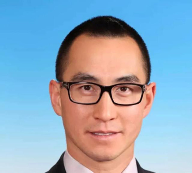 Hà Du Long là con trai của trùm sòng bạc và bà Hai.