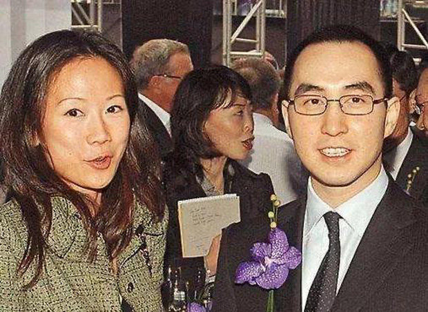 Anh kết hôn với La Tú Nhân - 1 tiểu thư đình đám của giới siêu giàu.