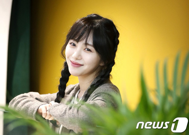 Phía sau nụ cười này, cô gái nhỏ ấy đã phải một mình chịu đựng biết bao bi kịch.