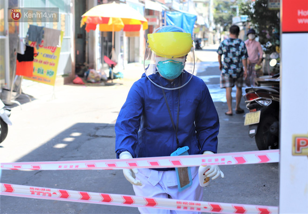 Một khu dân cư có người bị nhiễm Covid-19 bị phong tỏa.