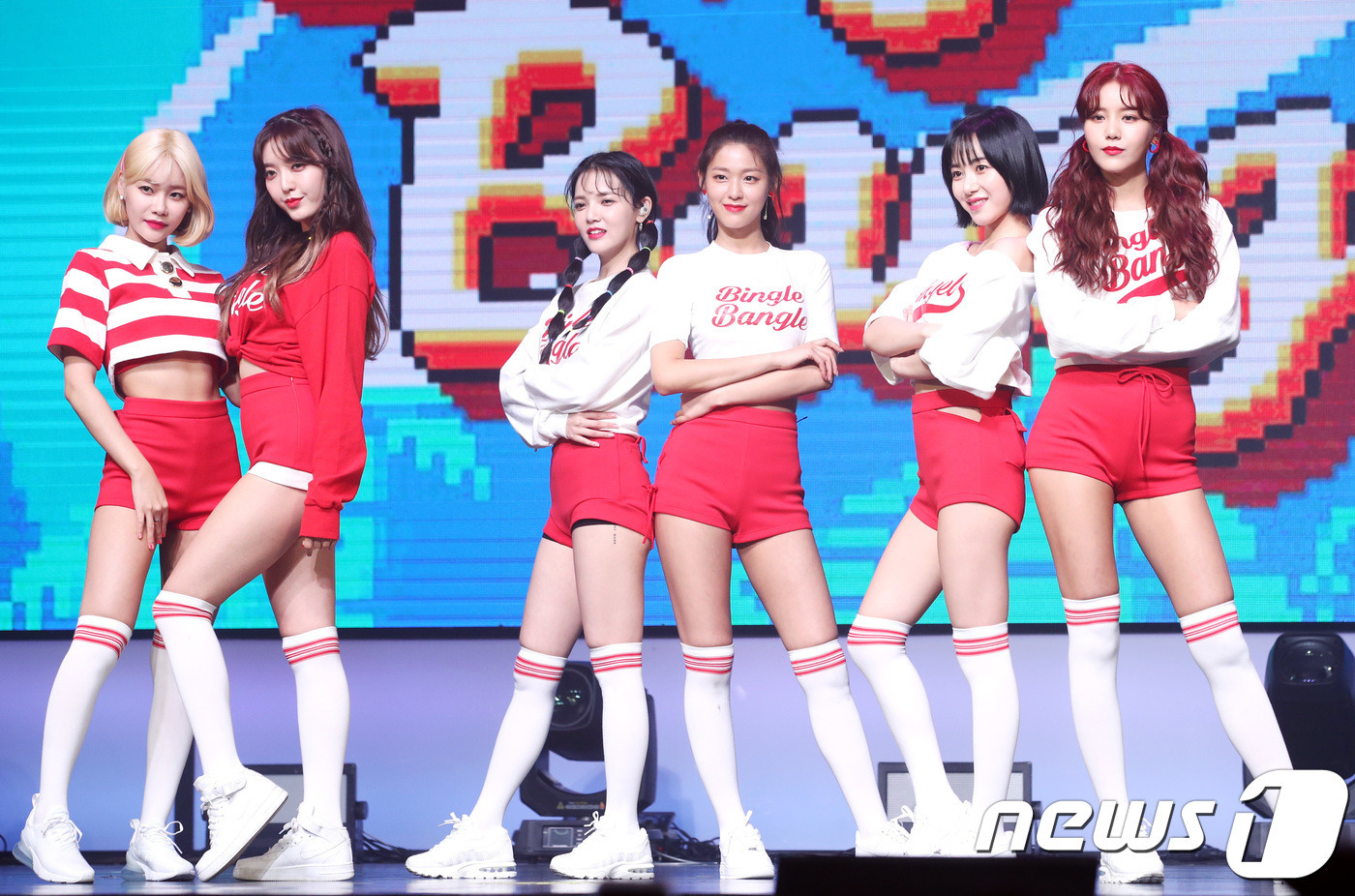 Cứ tưởng mọi chuyện đã kết thúc khi kẻ bắt nạt Jimin đã rời AOA và ngành giải trí, nhưng với bài đăng mới nhất, Mina lại khiến bê bối bắt nạt rúng động này được khơi lại trong dư luận 1 lần nữa.