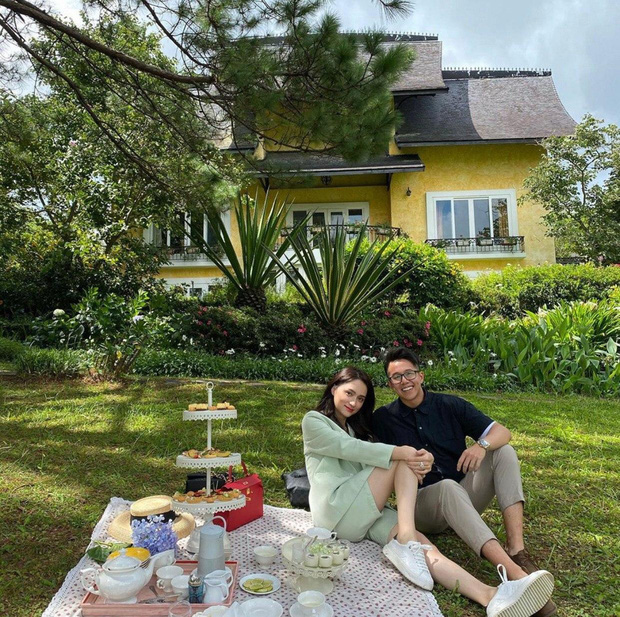 Dân tình chỉ còn trông chờ đến ngày cả hai về chung một nhà mà thôi.