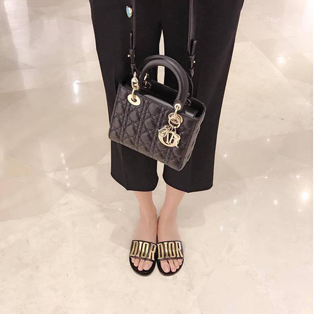 Sở hữu cả những món đồ hiệu đắt đỏ.