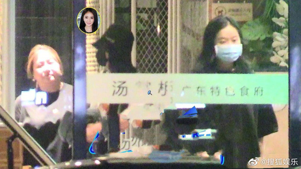 Hình ảnh Dương Mịch xuất hiện tại nhà hàng cùng chiếc mũ màu đen