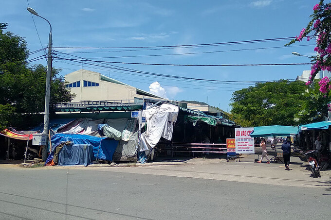 Chợ Tân An được phong toả, chiều 16/8. Ảnh: Khanh Dung.