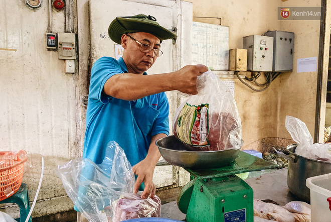 Rất nhiều loại thực phẩm từ rau củ quả đến thịt được người dân hỗ trợ cho TCV để giúp bữa ăn các loài thú giàu dinh dưỡng hơn. 