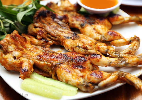 Đảm bảo ăn chín uống sôi, chỉ ăn khi thịt ếch đã chín kỹ.