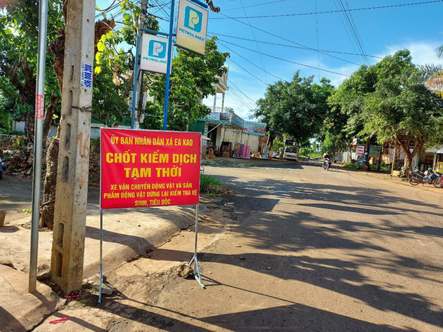 Chốt kiểm soát dịch tại xã Ea Kao.