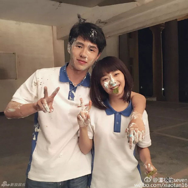 Trong hậu trường đóng phim, cả hai vô cùng thân thiết.