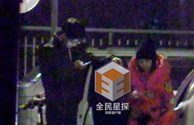 Cặp đôi bị bắt gặp tới nhà của Đàm Tùng Vận.