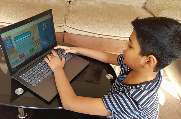 Tài năng của Nadub được phát hiện trong cuộc thi tìm kiếm tài năng cấp trường.