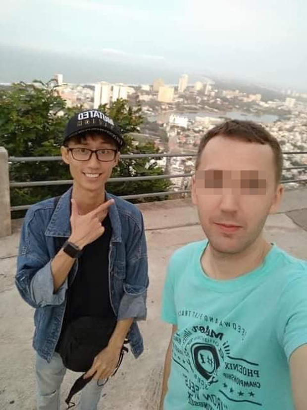 Netizen đang chia sẻ rầm rộ bức ảnh Lynk Lee chụp cùng anh bạn ngoại quốc. Đây được cho 