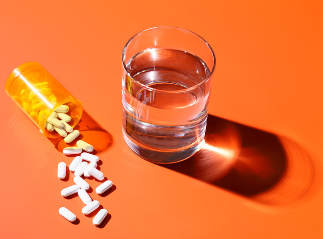 Thông thường, mọi người có thể điều trị nhiễm trùng đường tiết niệu bằng thuốc kháng sinh. Tuy nhiên, nếu tình trạng này trở nên mãn tính, bạn cần theo dõi thường xuyên và đến bác sĩ để được tư vấn.