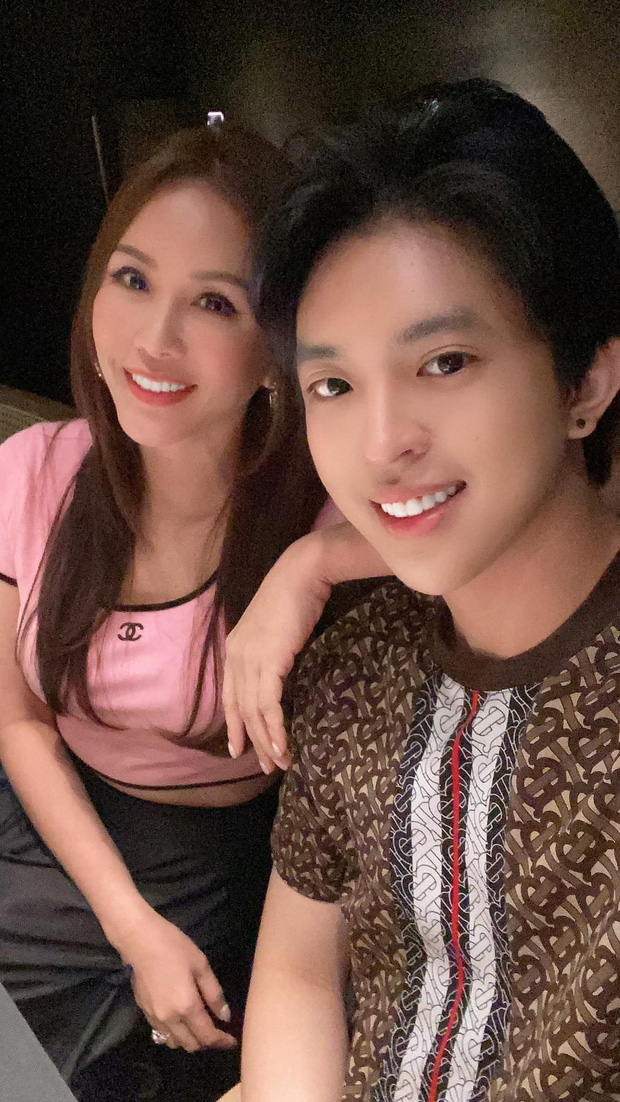 Thu Hoài và con trai lớn