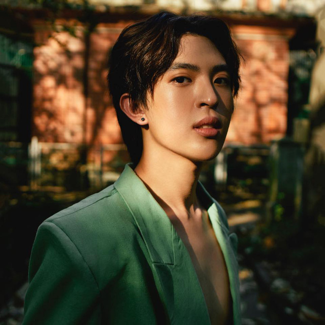 Vè ngoài ấn tượng của con trai Thu Hoài