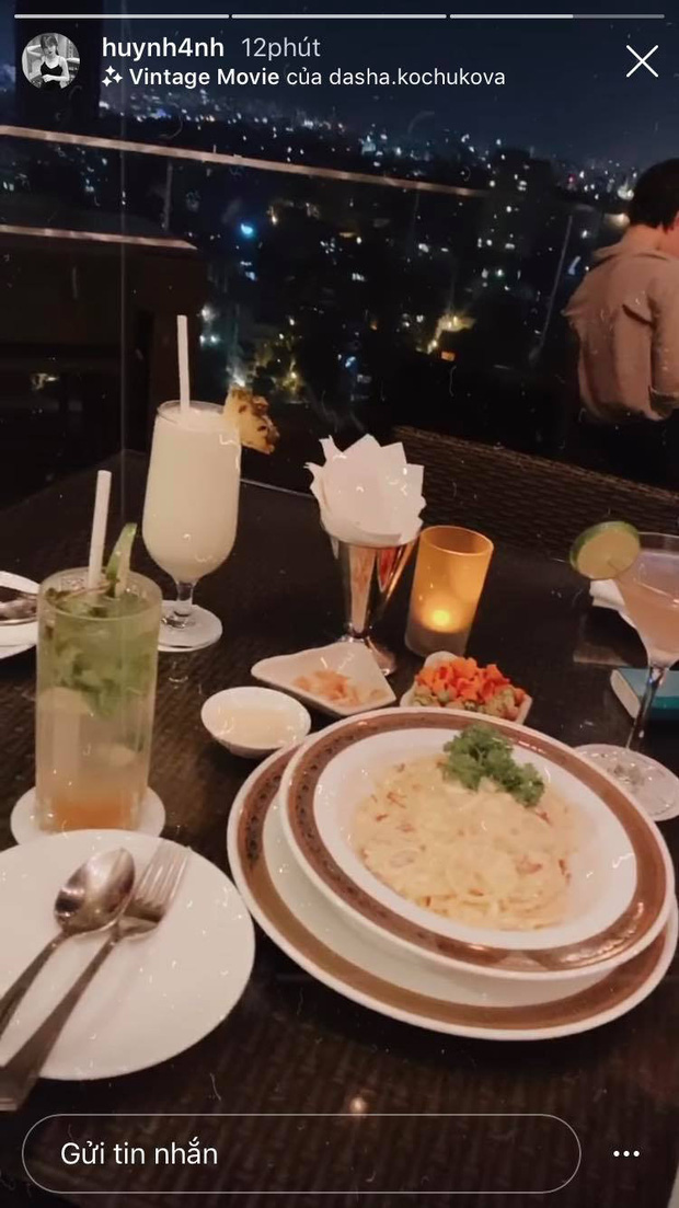 Huỳnh Anh đăng ảnh khoe bữa tối vui vẻ cùng bạn bè