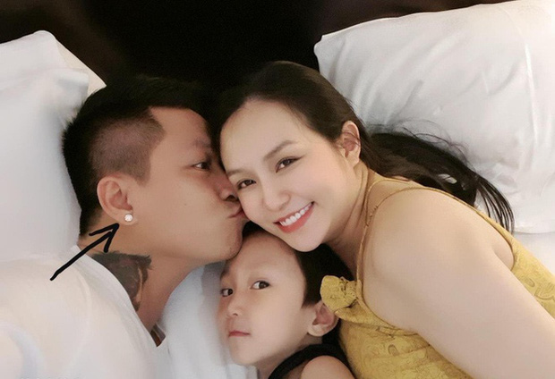 Thậm chí, thời gian qua, anh còn gây xôn xao khi tuyên bố sẽ tạm dừng ca hát để dành thời gian lo cho gia đình